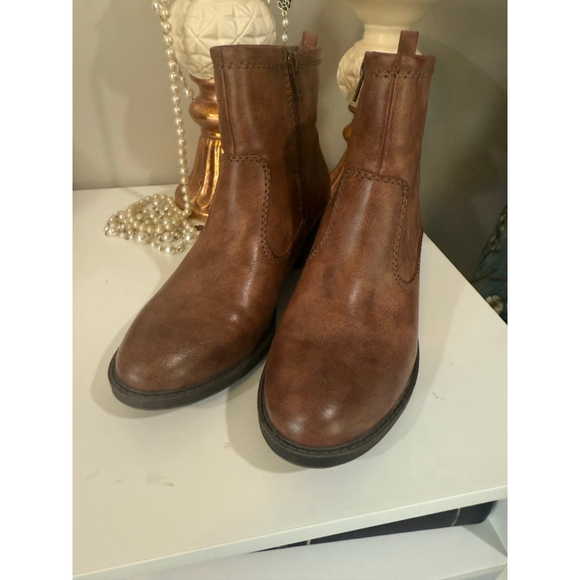 BareTraps Ankle Boots 6 - Picture 2 of 5